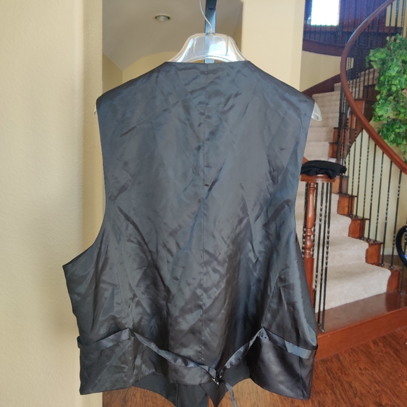 Berragamo Solid Black Vest - Picture 5 of 7